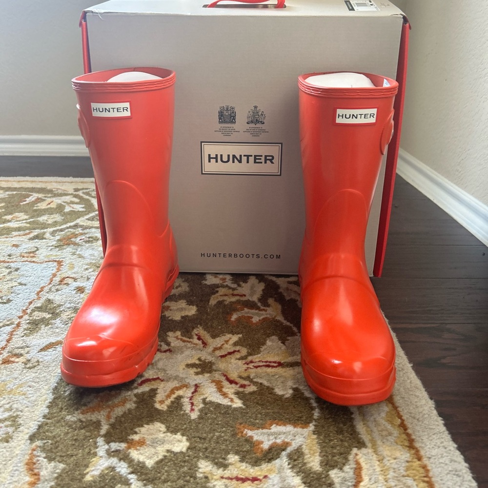 Hunter rain boots in a limited edition true orange color!